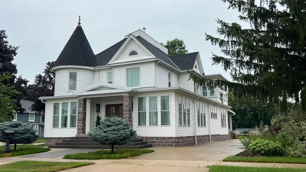 15 W Hale Street, New Hampton, IA 50659 - #1