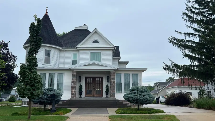 15 W Hale Street, New Hampton, IA 50659 - #2