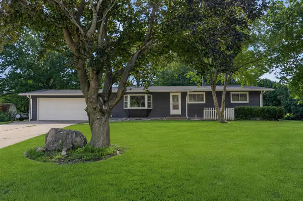 9042 Douglas Drive, Waterloo, IA 50701