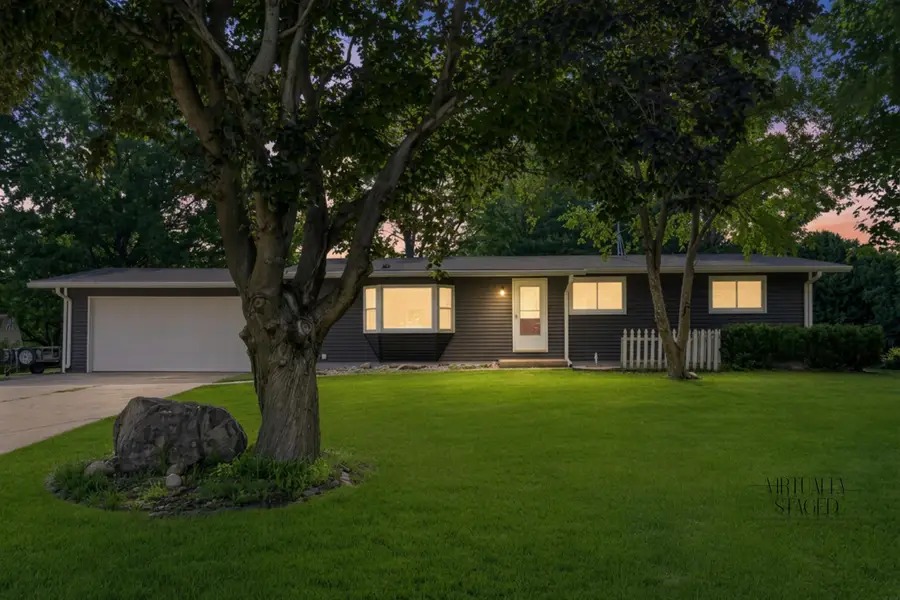 9042 Douglas Drive, Waterloo, IA 50701 - #2