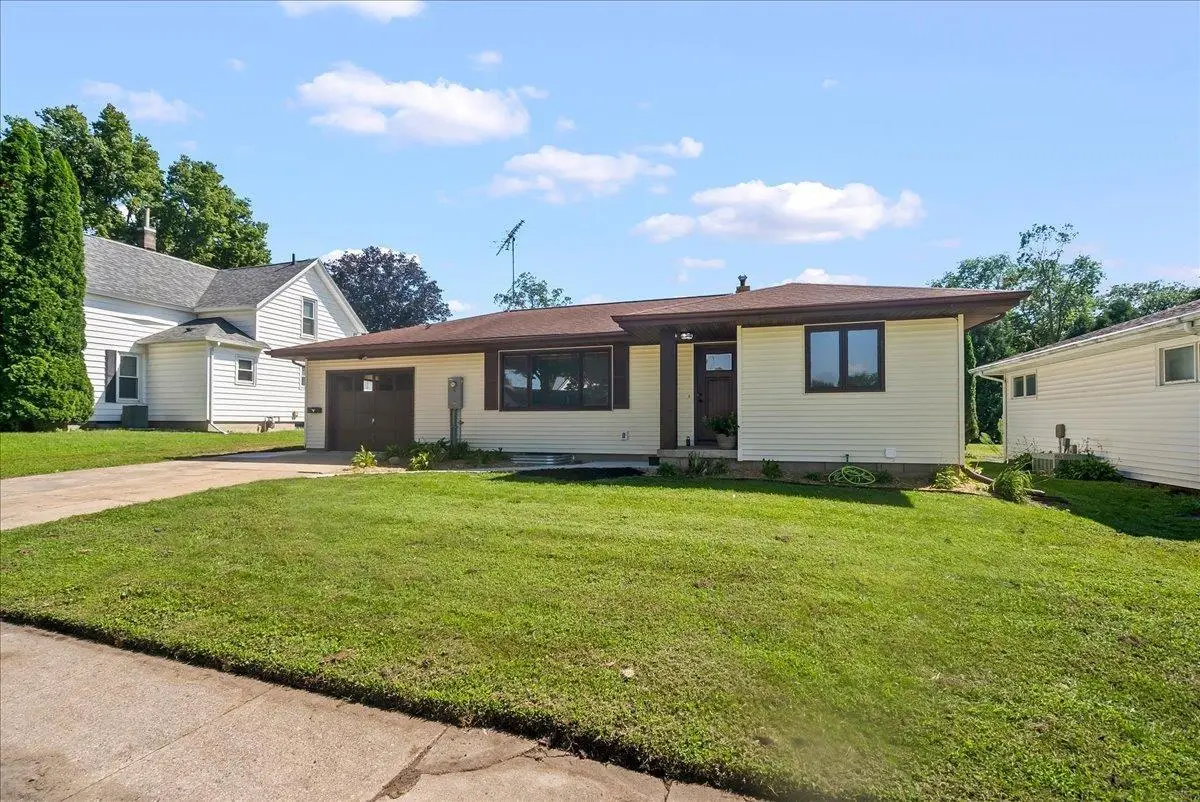 235 E Franklin, Denver, IA 50622 - #1