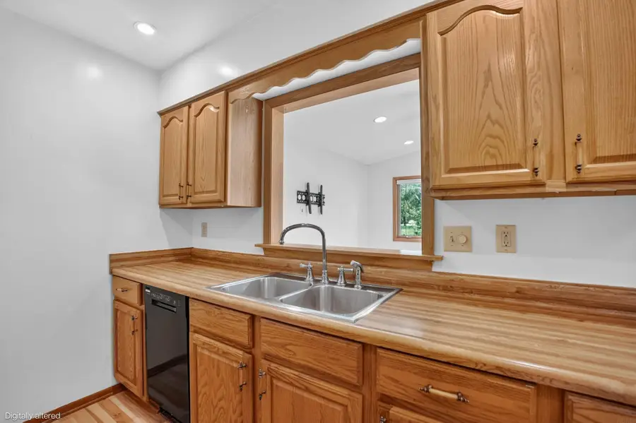 5147 Foulk Rd, Waterloo, IA 50702 - #2