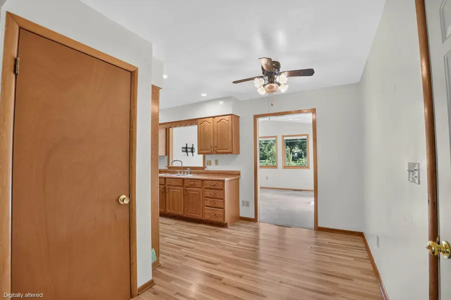 5147 Foulk Rd, Waterloo, IA 50702 - #3