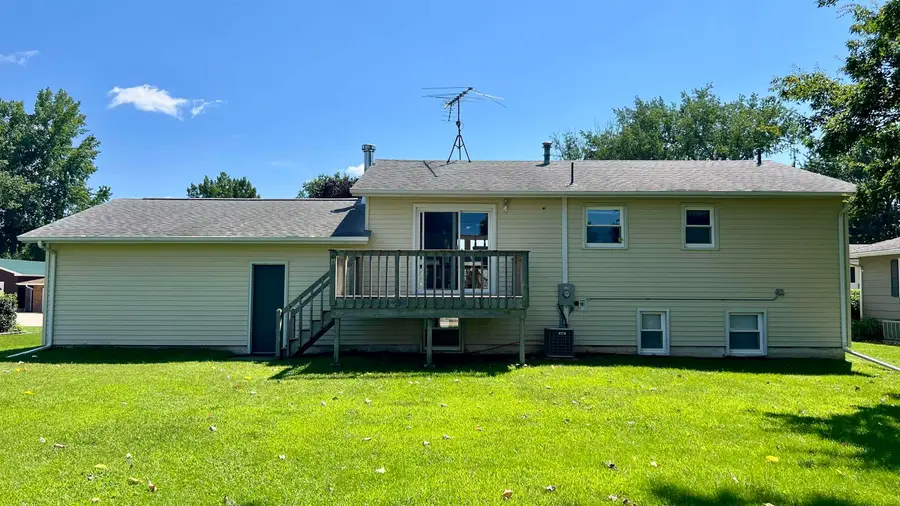 613 W Wilson Street, New Hampton, IA 50659 - #2