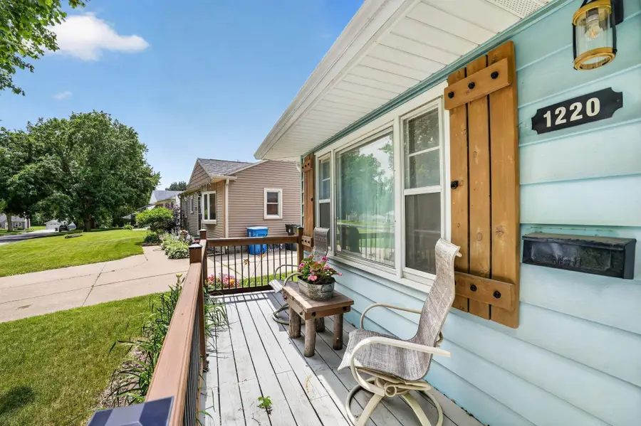 1220 Julian Avenue, Waterloo, IA 50701 - #3