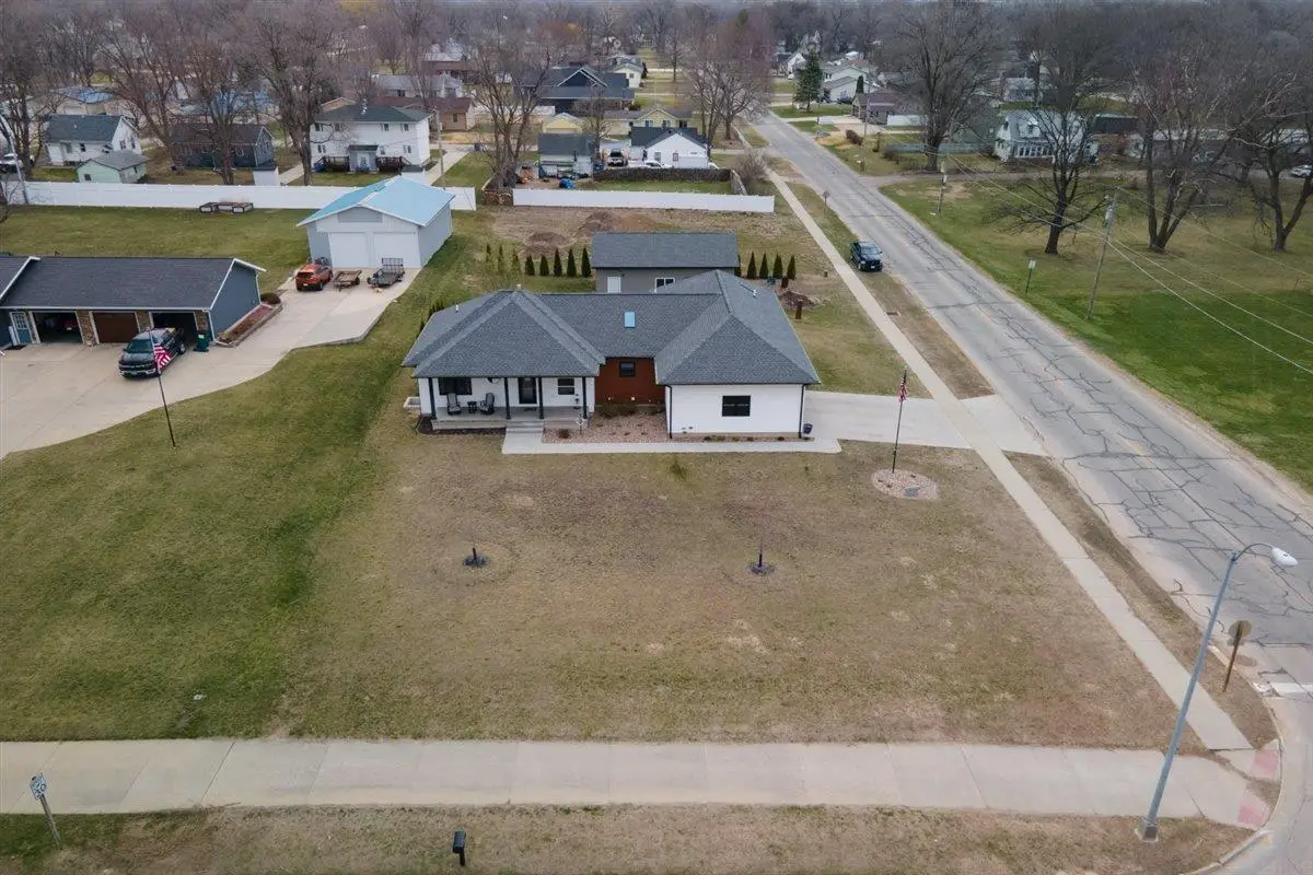 947 Gilbert Road, Evansdale, IA 50707 - #1