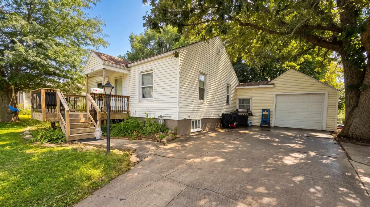 1622 W 7th Street, Cedar Falls, IA 50613 - #1