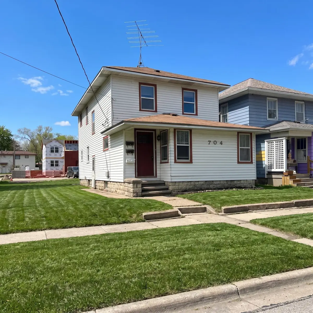 704 W 1st Street, Waterloo, IA 50701 - #1