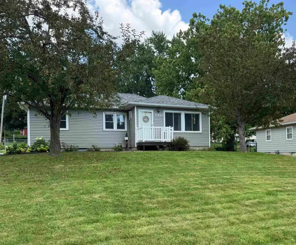 1412 Pleasant Valley Drive, Waterloo, IA 50701