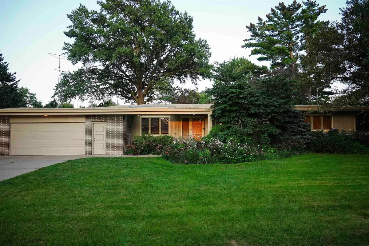 215 Lillian Lane, Waterloo, IA 50701 - #1