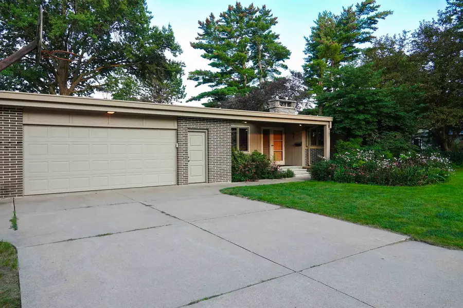 215 Lillian Lane, Waterloo, IA 50701 - #2