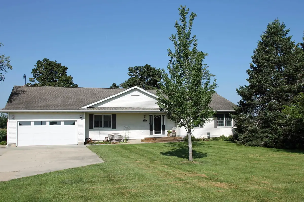 2736 Larrabee Avenue, Denver, IA 50622 - #1