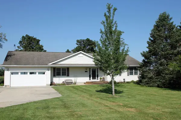 2736 Larrabee Avenue, Denver, IA 50622