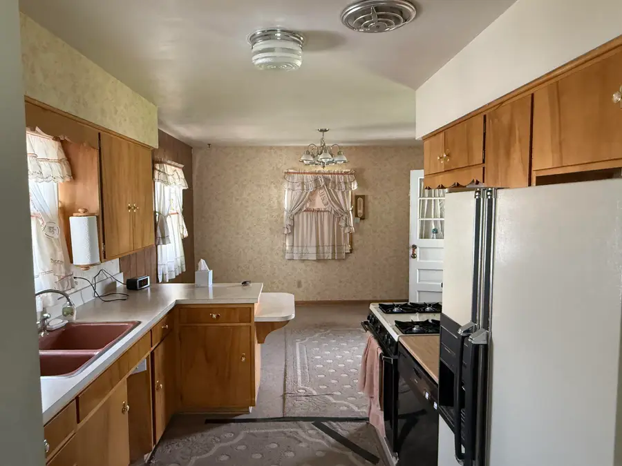 835 Dena St., Waterloo, IA 50702 - #3