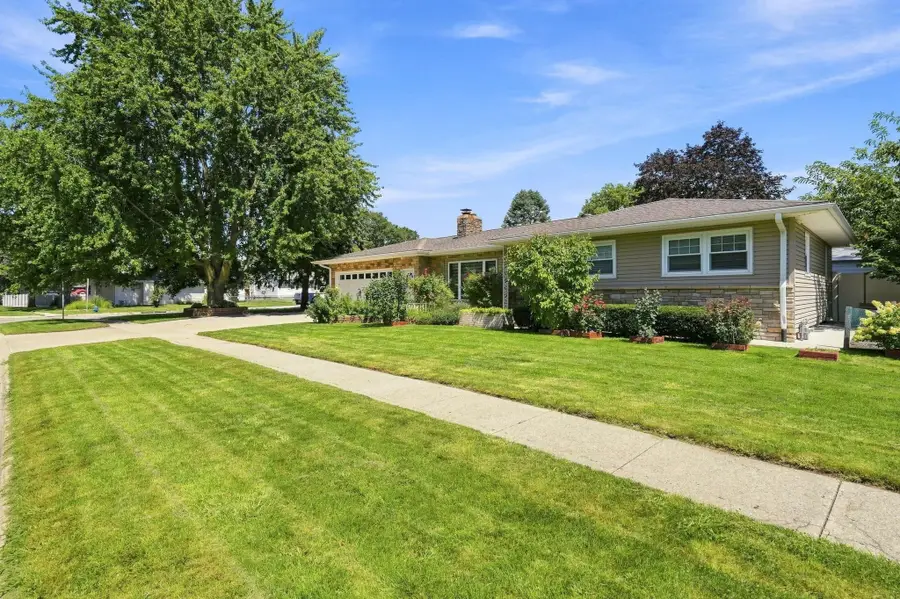 3007 W 9th Street, Waterloo, IA 50702 - #2