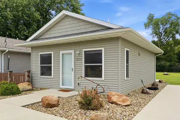 221 Collins Avenue, Evansdale, IA 50707