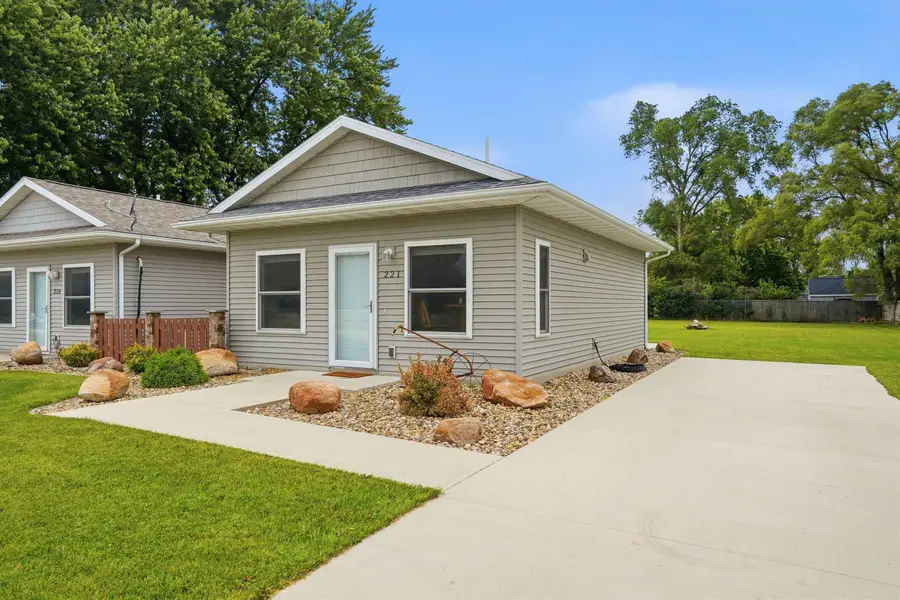 221 Collins Avenue, Evansdale, IA 50707 - #2
