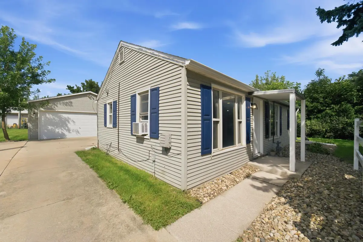 807 Lantz Avenue, Cedar Falls, IA 50613 - #1