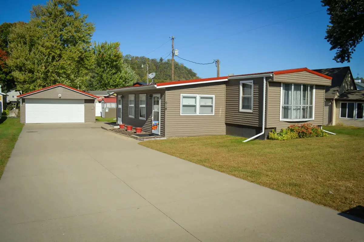 618 Sunset View Street, Harpers Ferry, IA 52146 - #1