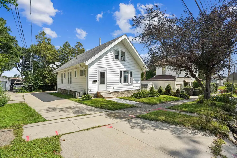 309 W 12th Street, Cedar Falls, IA 50613 - #3