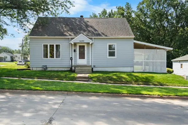 1420 E Mitchell Avenue, Waterloo, IA 50702