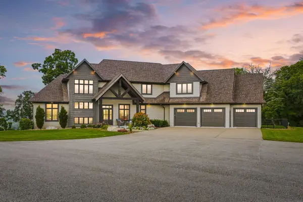 1658 Howdy Hills, Decorah, IA 52101