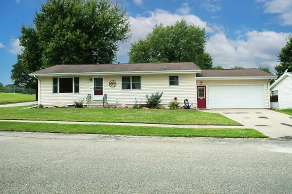 123 Hillcrest Drive, Reinbeck, IA 50669