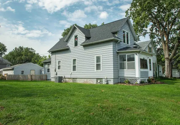 103 Summit, Waterloo, IA 50701