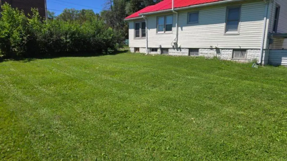 1821 E Ridgeway Avenue, Waterloo, IA 50702 - #1