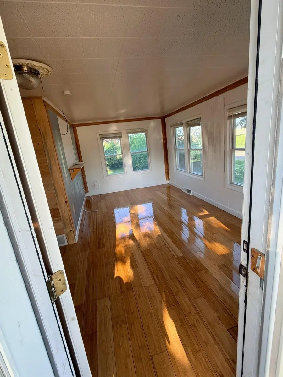 1821 E Ridgeway Avenue, Waterloo, IA 50702 - #2