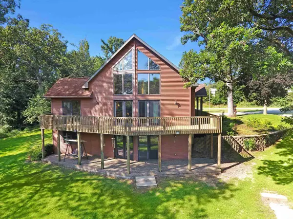 5618 V37 Highway, Dysart, IA 52224