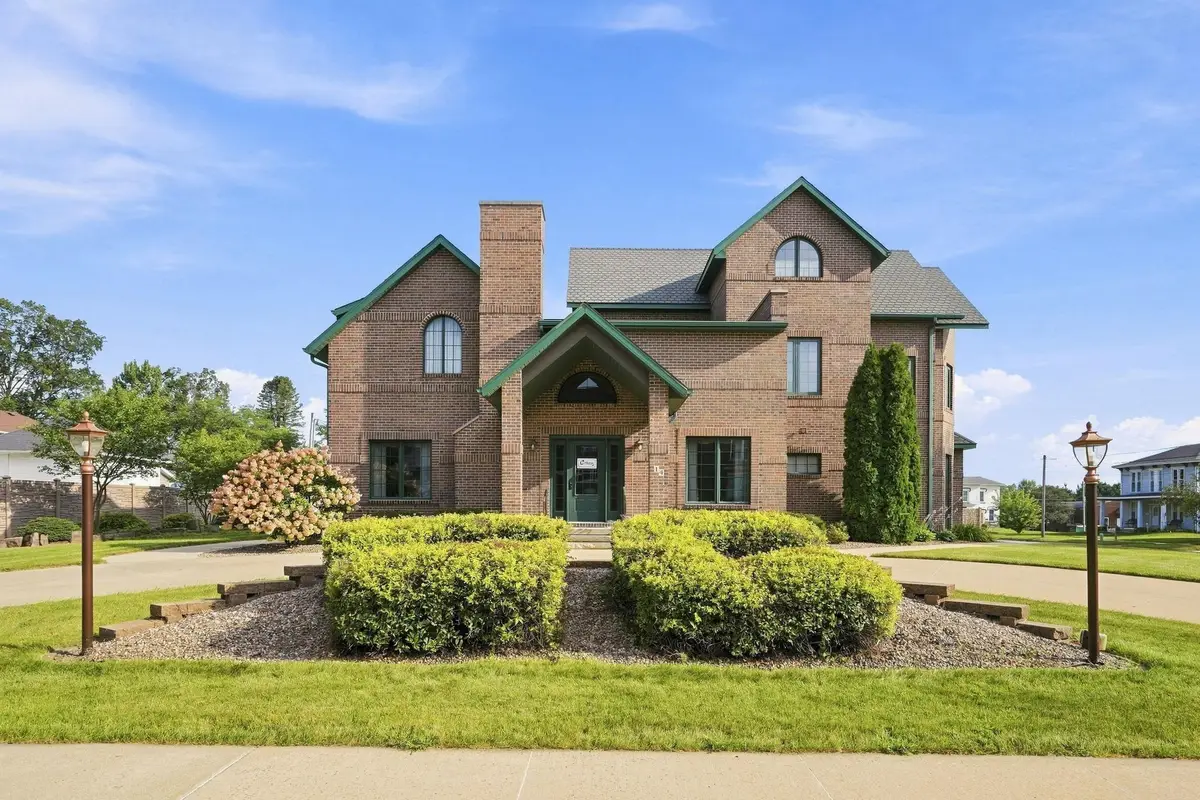 14 E Hale Street, New Hampton, IA 50659 - #1