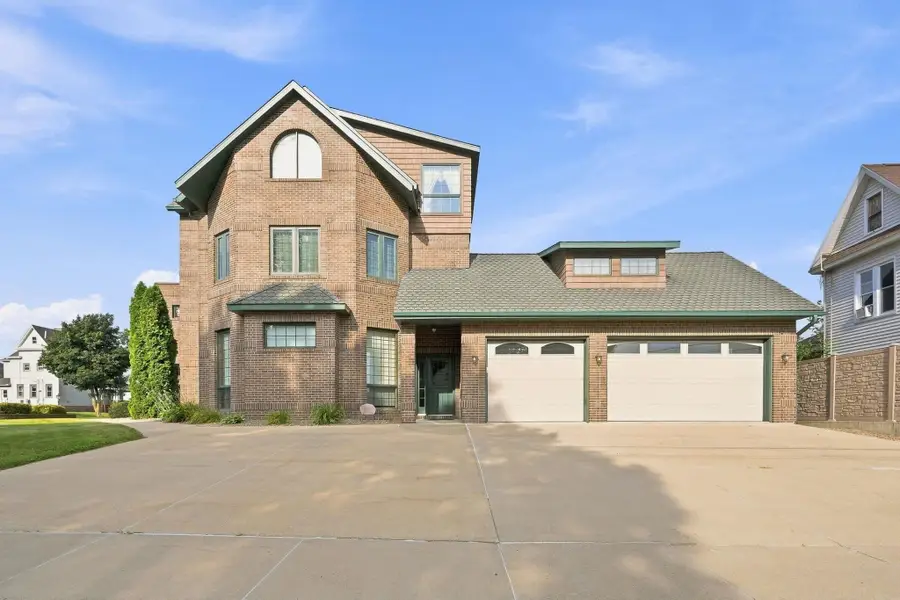 14 E Hale Street, New Hampton, IA 50659 - #3