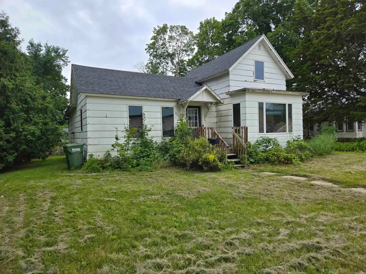 223 3rd Ave Se, Cresco, IA 52136 - #1
