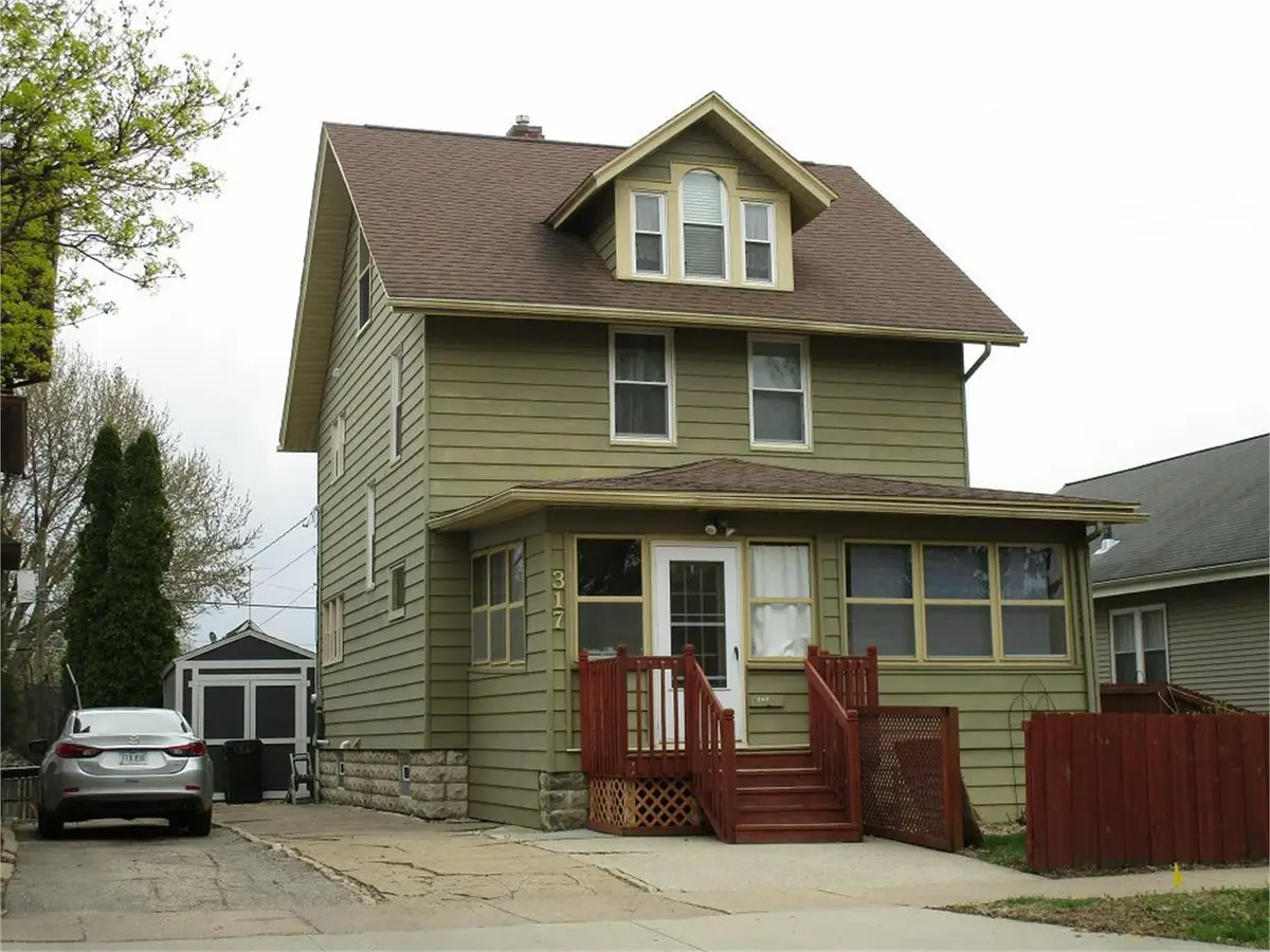 317 Hammond Avenue, Waterloo, IA 50702 - #1