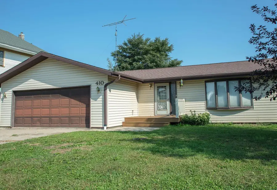 410 3rd St, Dumont, IA 50625 - #2