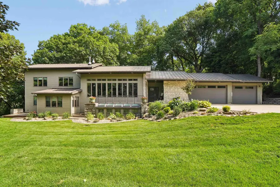 415 NE 3rd Avenue, Waverly, IA 50677 - #2