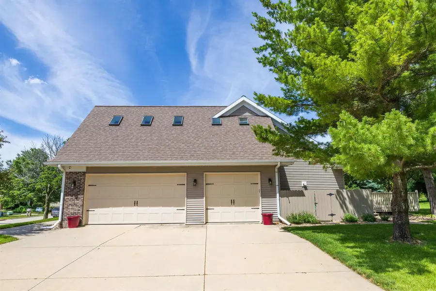 3023 Wellington Drive, Cedar Falls, IA 50613 - #3