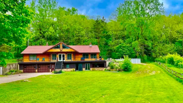 417 Old Sixteen Road, Waterville, IA 52170