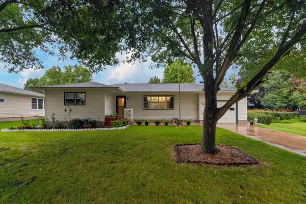 1714 3rd Ave Nw, Waverly, IA 50677