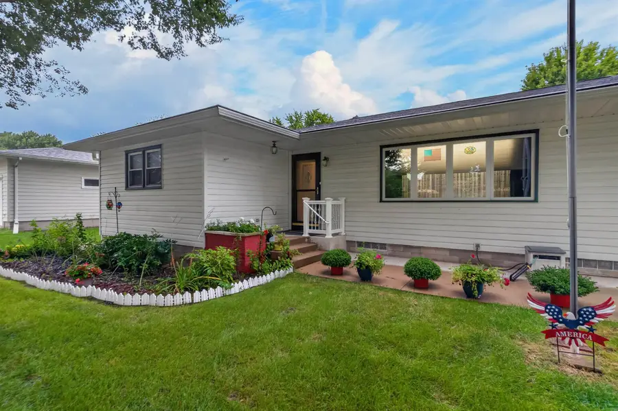 1714 3rd Ave Nw, Waverly, IA 50677 - #2