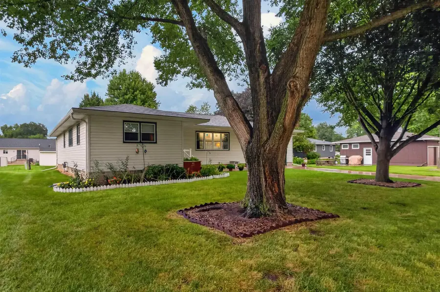1714 3rd Ave Nw, Waverly, IA 50677 - #3