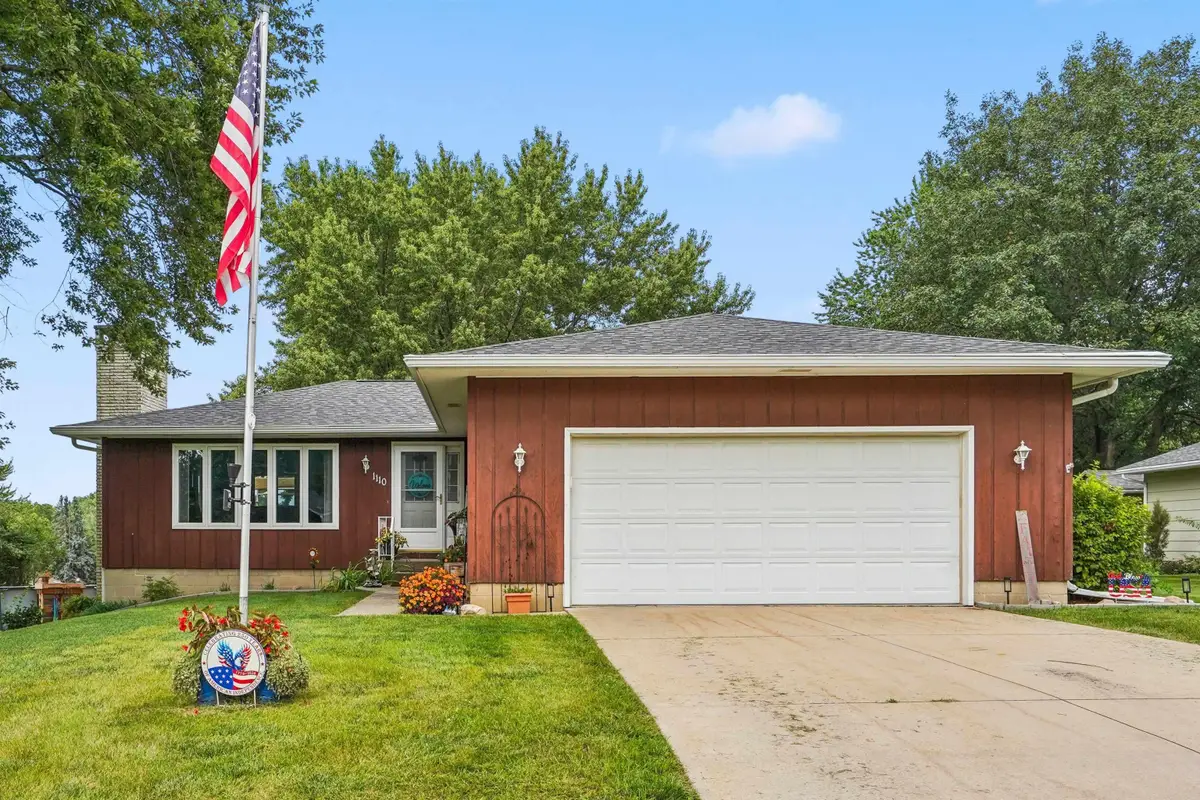 1110 NW Ridgewood Boulevard, Waverly, IA 50677 - #1