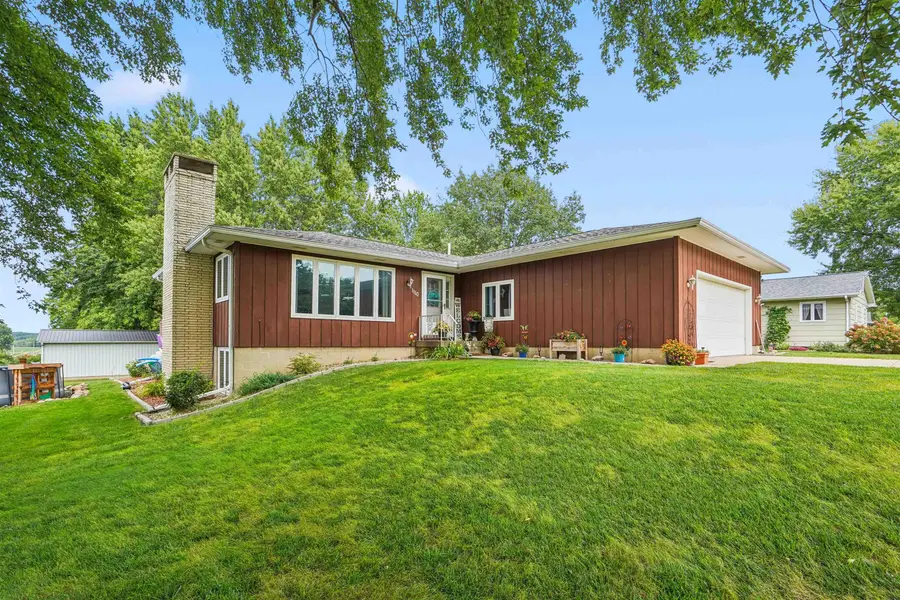 1110 NW Ridgewood Boulevard, Waverly, IA 50677 - #2