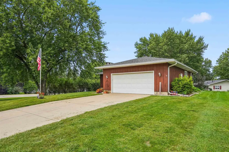 1110 NW Ridgewood Boulevard, Waverly, IA 50677 - #3