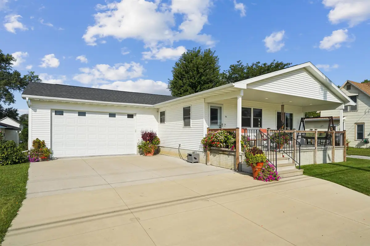 713 NE 6th Avenue, Independence, IA 50644 - #1