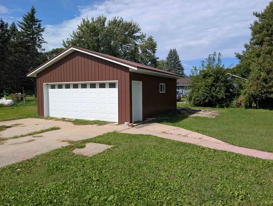 605 Elm Street, Elma, IA 50628 - #2