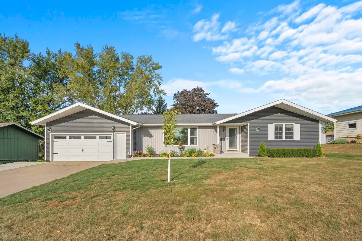 524 8th Ave Ne, Oelwein, IA 50662 - #1