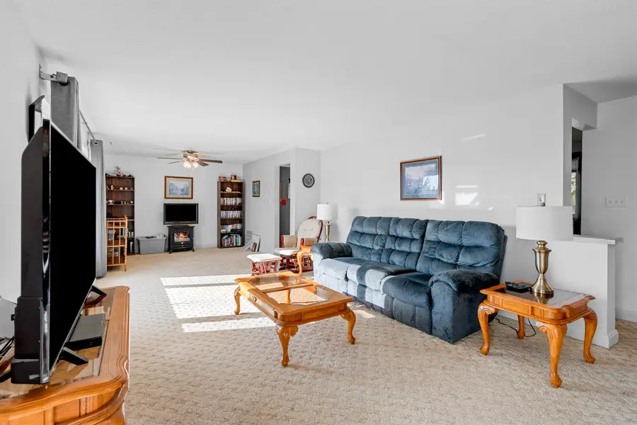 524 8th Ave Ne, Oelwein, IA 50662 - #2