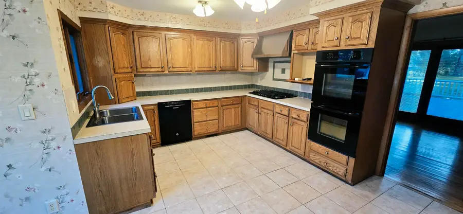 1766 Oak Drive, Charles City, IA 50616 - #2